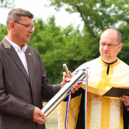 Beszámoló az alapkőletételről