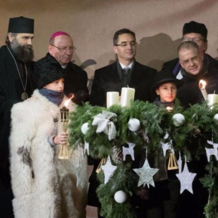 Ünnepélyes adventi gyertyagyújtás Debrecenben