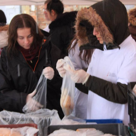 Sikeres volt az ételosztás Debrecenben