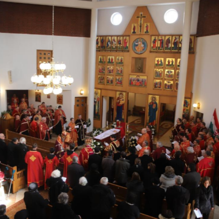 Elbúcsúztatták Oláh Miklós atyát 