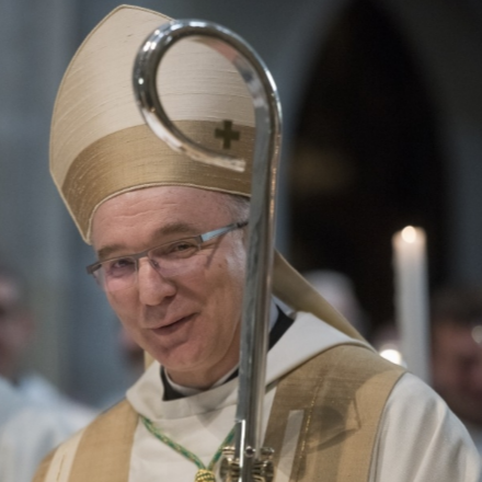 Beiktatták az új pannonhalmi főapátot