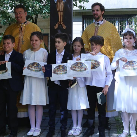 Jézus új barátai-elsőáldozók a Fő utcán