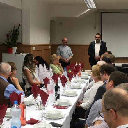 Adománygyűjtő vacsora Kecskeméten