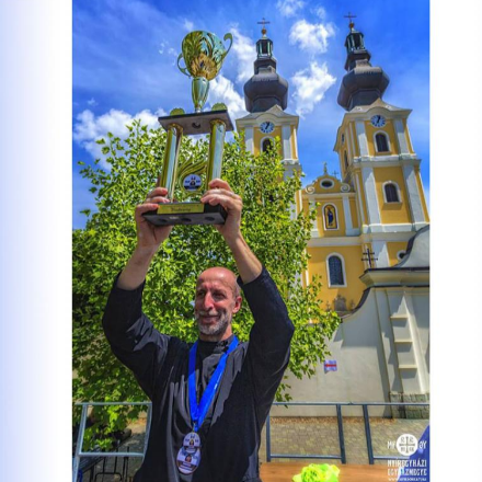 Kéz a kézben a cél felé