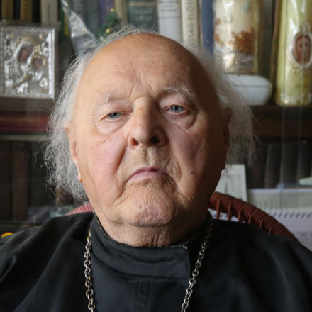 Interjú a 84 éves Lakatos Laci atyával-videó