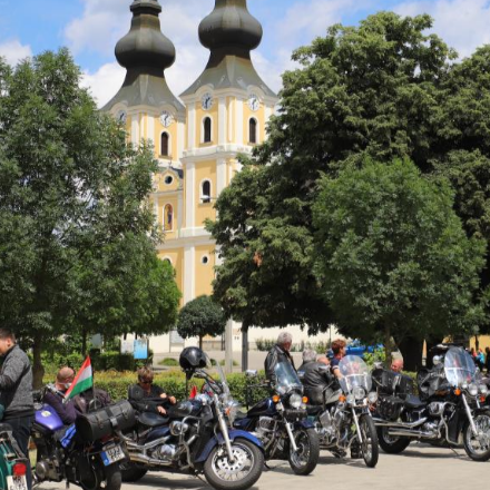 Motoros búcsú az irgalmasság jegyében