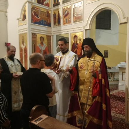 Virrasztás Pécsett érsek atyával