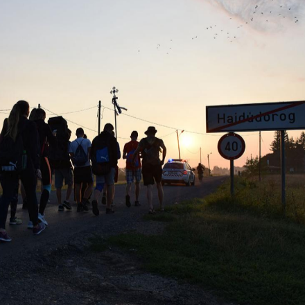 Hetvenezer lépés Szűz Mária oltalma alá