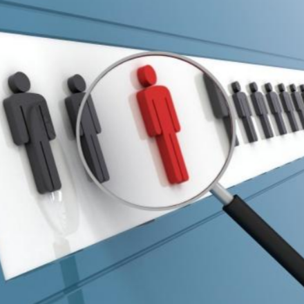 Közgazdász és matematika szakos tanárt keresnek