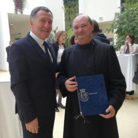 Újabb díjjal ismerték el Feczák László szervezőlelkész atya munkáját