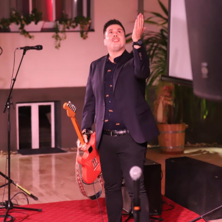 Megrázó, mégis különleges: ukrán népzenegyűjtő útjáról mesélt a debrecenieknek Both Miklós