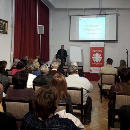 Idősgondozói képzést tartott a Karitász