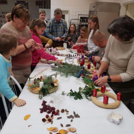 Adventi koszorúkészítés Hajdúnánáson