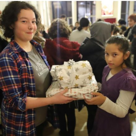 Jótékonykodtak a Lautitiások-Lakásotthonban élő gyermekeket ajándékoztak meg 