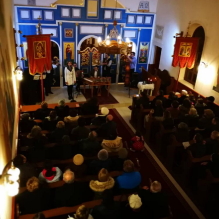 Plébánosok és népzenészek muzsikáltak az álmosdi templomban-videóval!