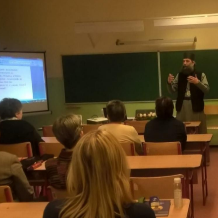 Fülöp atya tartott adventi lelki gyakorlatot a Leövey tanárainak