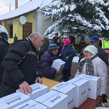Álmosdi rászoruló családok karácsonyát tette szebbé egy vállalkozás
