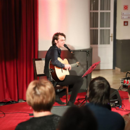 Megríkatta a közönséget a fiatal debreceni énekes a Görög Zenei Esten