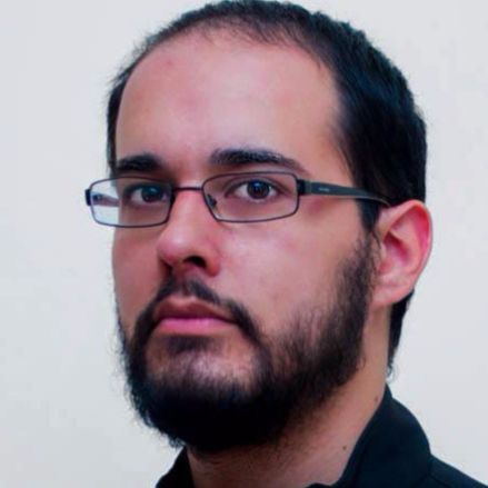 Magyar Mártont pappá szentelik