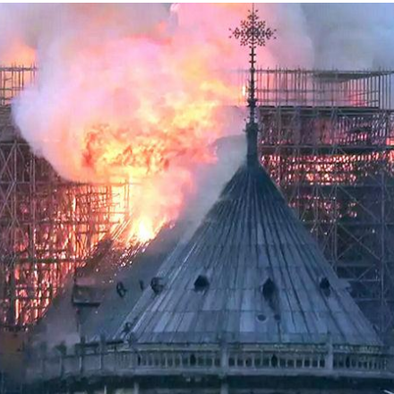 Debrecen 30 ezer euróval támogatja a Notre-Dame újjáépítését