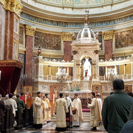 Egy nap, amikor a görögkatolikus közösség énekétől zengett a Szent István-bazilika