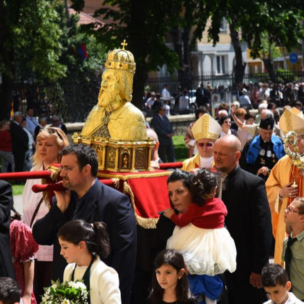 Nagyváradra ért a Szent László ereklyéjét kísérő virágkocsi