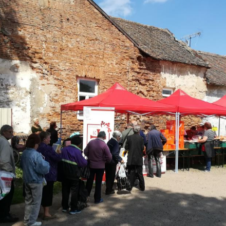 Több száz rászoruló lakott ismét jól Debrecenben