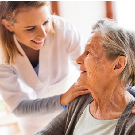 Idősgondozásban dolgozók számára szerveztek továbbképzést Hajdúszoboszlón
