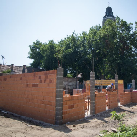 Jó tempóban épül az Attila téri közösségi ház 