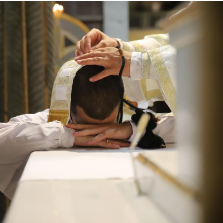 Az Isten papjává vált örökre - áldozópappá szentelték Káplár Mártont