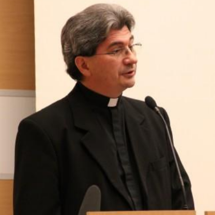 Hogy igazán krisztusi legyen az ember és a papi szolgálatra alkalmas legyen, szilárd alapokra van szükség