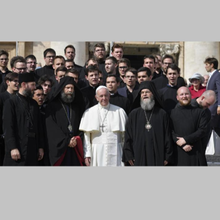 Magyar görögkatolikus főpásztorok és papnövendékek énekeltek Ferenc pápának