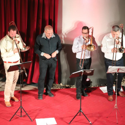 Ilyet még nem hallottunk Debrecenben: harsonára átírt népdalokat játszottak a Metropóliai Hivatalban