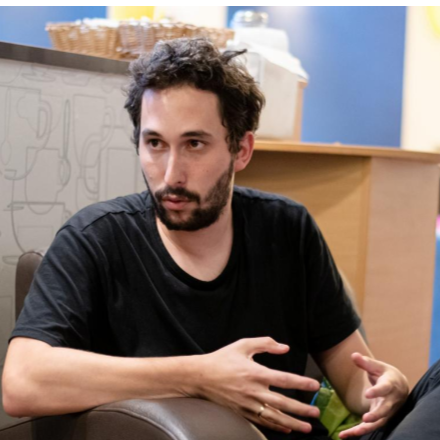 Legyünk bátrak és álljunk ki döntéseink mellett - interjú Debreczeni András atyával