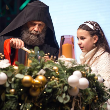 Fülöp metropolita: Jézus nem idegen köztünk, nem űrből pottyant lény - gyertyagyújtás Debrecenben