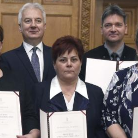 Nevelőszülők munkáját ismerte el az állam -  a Hajdúsági Görögkatolikus Gyermekvédelmi Központ munkatársát is díjazták 
