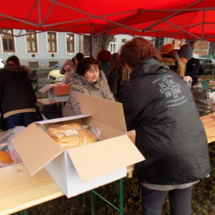 Már két éve osztanak a rászorulóknak meleg ételt a görögkatolikusok