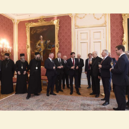 A pápa minden emberhez szólt Csíksomlyón - mondta Áder János az egyházi vezetőknek adott ebéden