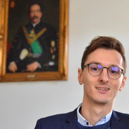 Hogyhogy görögkatolikus az evangélikus püspök titkára?