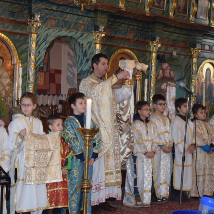 Vízkeresztkor megjelenik a szentháromság az emberek előtt