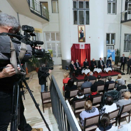 Hála-adás a Debrecen Televízió műsorán - A Metropóliai Hivatalban ünnepelték a 20 éves Erőnk Forrása magazinműsort