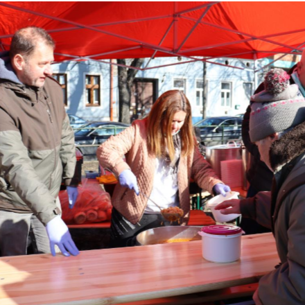 340 adag székely káposzta fogyott el a rászorulók között a Szent Lukács Szolgáltatópont jóvoltából 