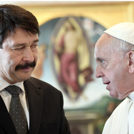 Áder János meghívta Magyarországra Ferenc pápát