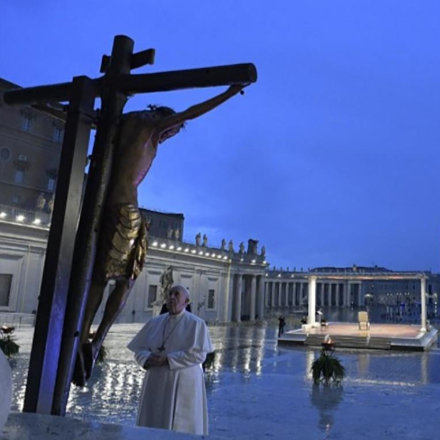 Ferenc pápa rendkívüli Urbi et Orbi áldása a járvány idején