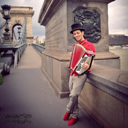 Ady Endrét, József Attilát, Arany Jánost hozza el nekünk a Görög Nyári Esték újabb koncertje 