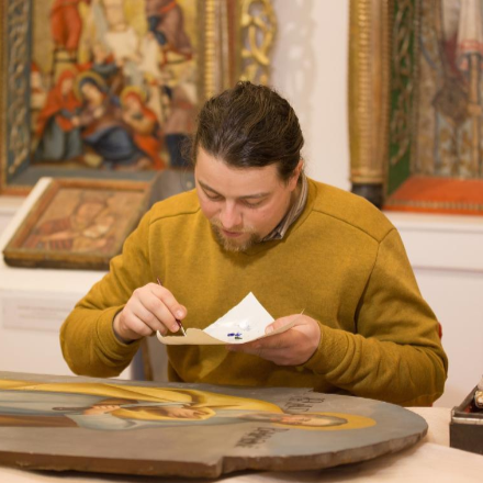 Műtárgyak restauráláson innen és túl - az Ikon másképp kiállításra készülve