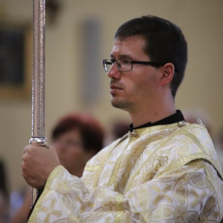 Nem a homály uralkodik az életünkön, hanem az isteni fény