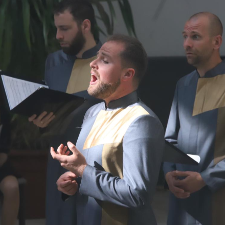 Tizenhat nyelven hangzott el a Miatyánk Debrecenben