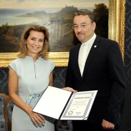 Hatmillió forint KÉSZ-es adomány az árvák javára