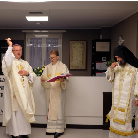 Megáldották a felújított római Szent István házat